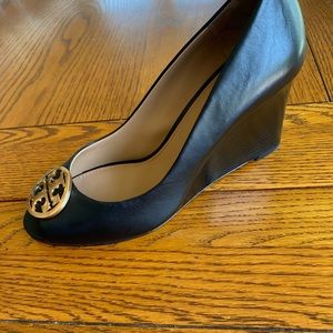 tory burch benton wedge